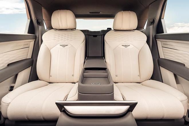Bentley publica más información sobre el asiento de aviación Bentayga EWB, co...