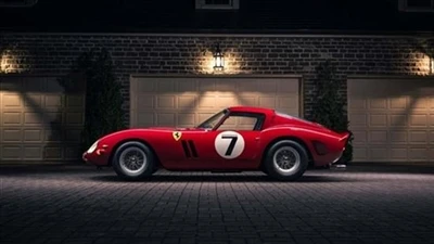 El Ferrari 250 GTO producido en 1962 estableció un nuevo récord en una subast...