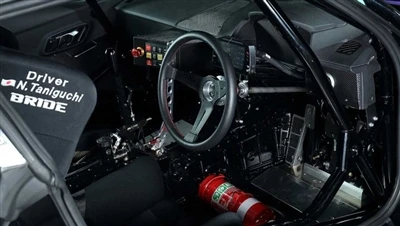 Coche de deriva Toyota GR Supra modificado por HKS equipado con motor 2JZ.