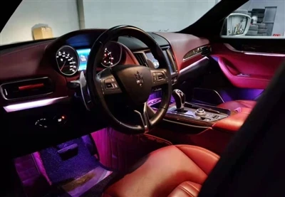 Maserati Levante actualiza las luces ambientales de 64-colores para enriquece...