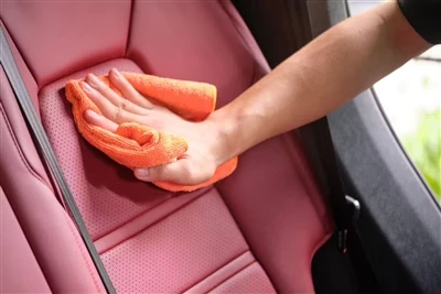 ¿Cuánto cuesta limpiar el cojín del asiento del coche una vez?